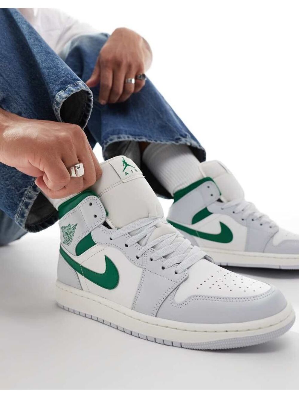 Nike Air Jordan 1 Trainers in White and Green Youth 7 ($140)